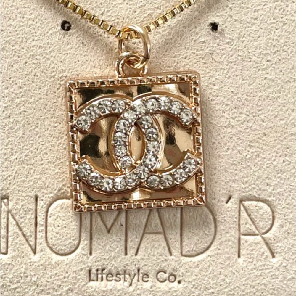 ✨Chanel Gold Tone Zipper Pull Button Crystal
Charm Pendant✨